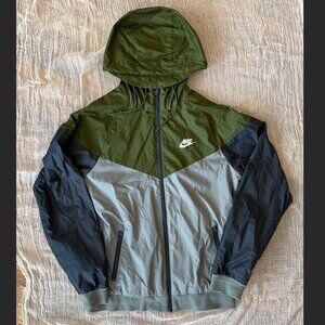 Unisex Nike Sportswear Windrunner - Green and Gray